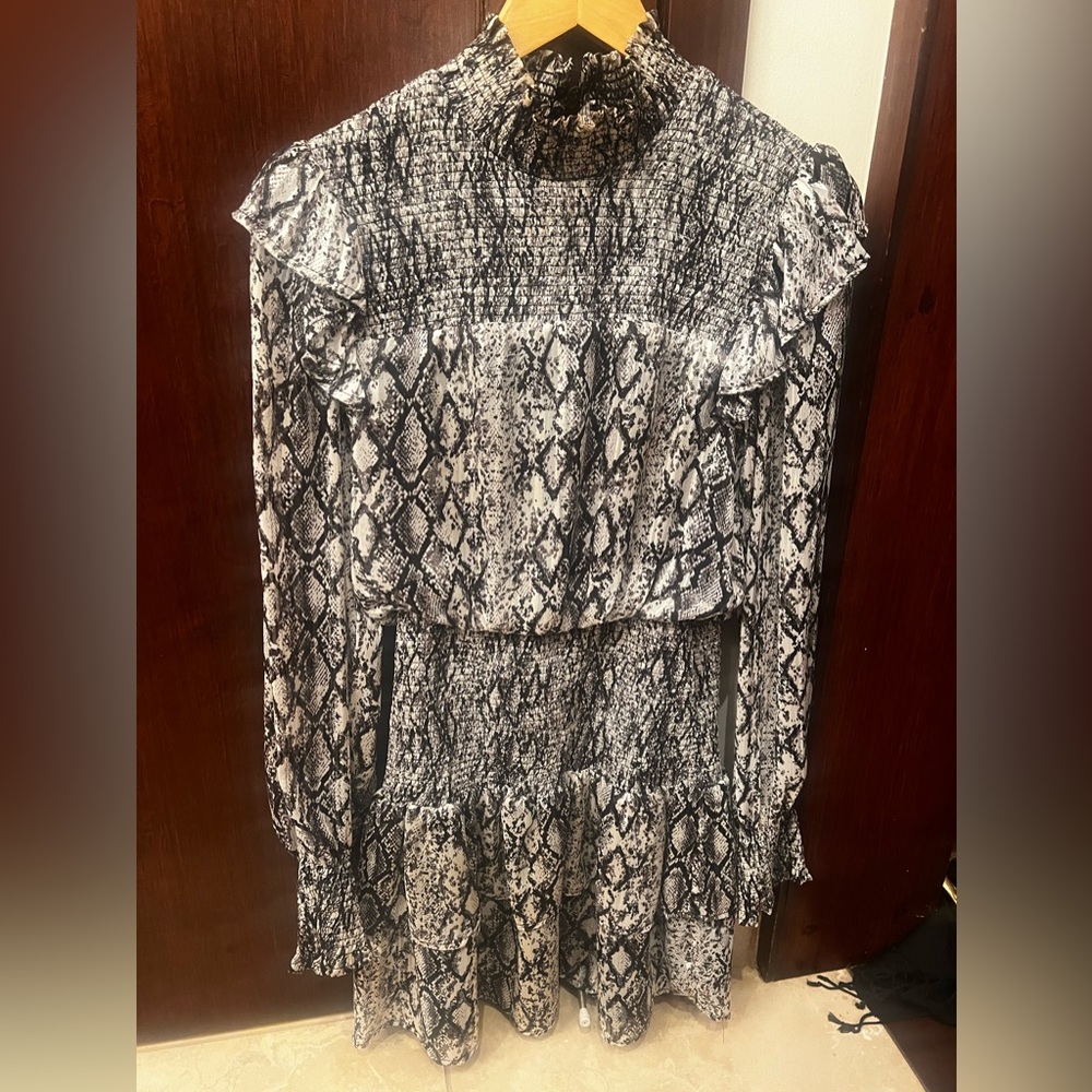 Beautiful sexy and feminine mini dress black & white XS ENDLESS ROSE